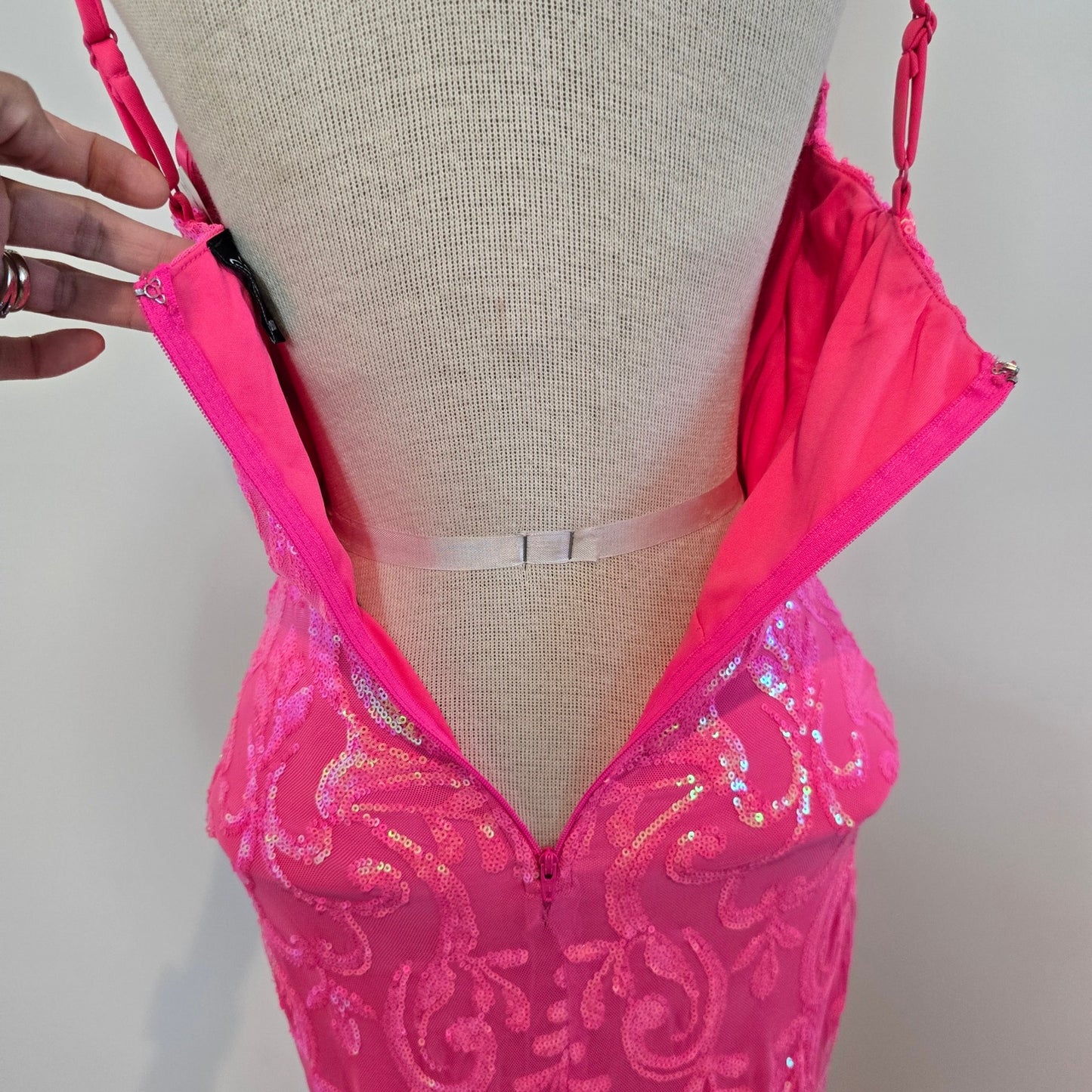 Julissa NEON PINK V-Neck Sequin Mesh Mermaid Dress Sz XS