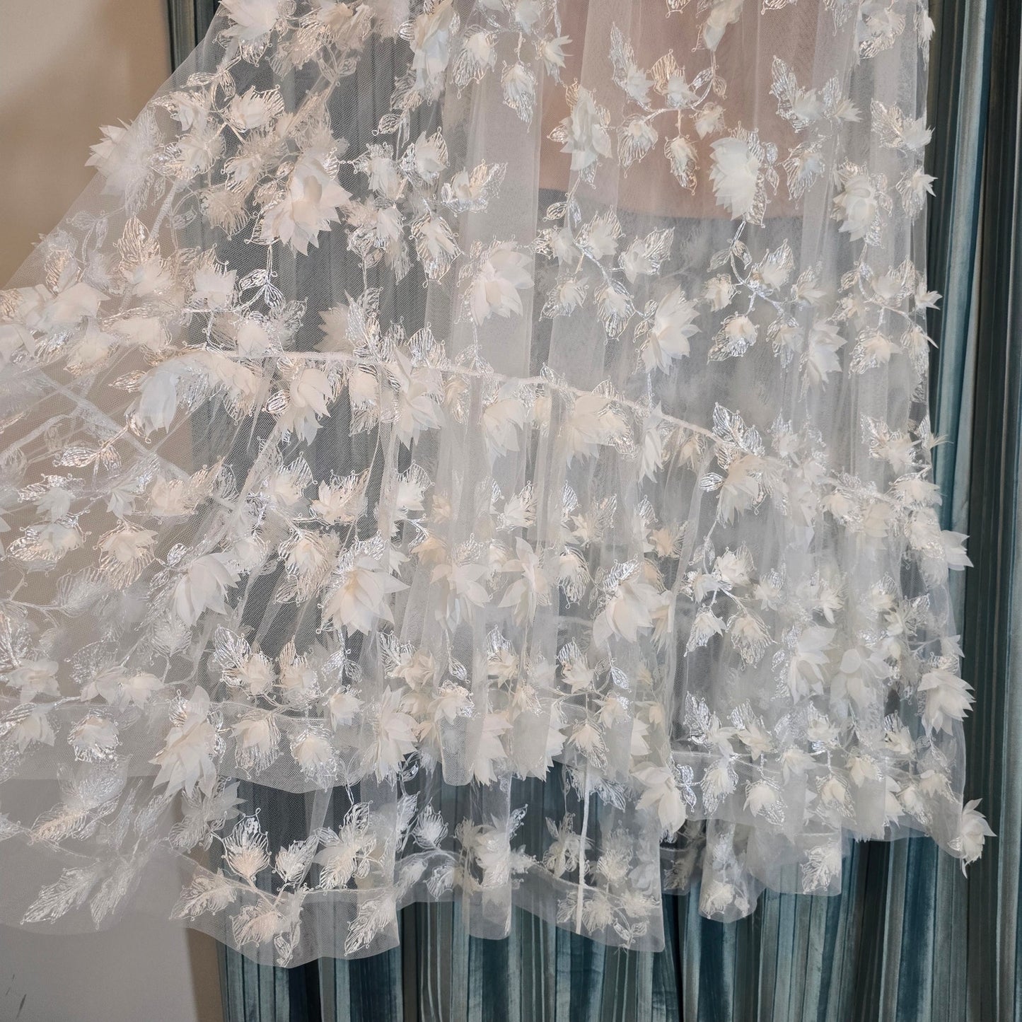 Anthropologie Athena Strapless Sheer 3D Flower Nude interior Midi Dress Sz Small