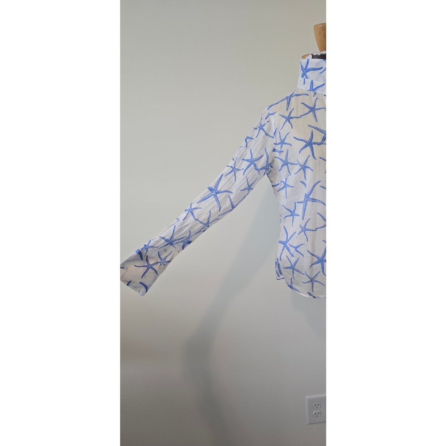 Escales Paris Women's Long Sleeve Starfish button down Shirt Sz M (0949)