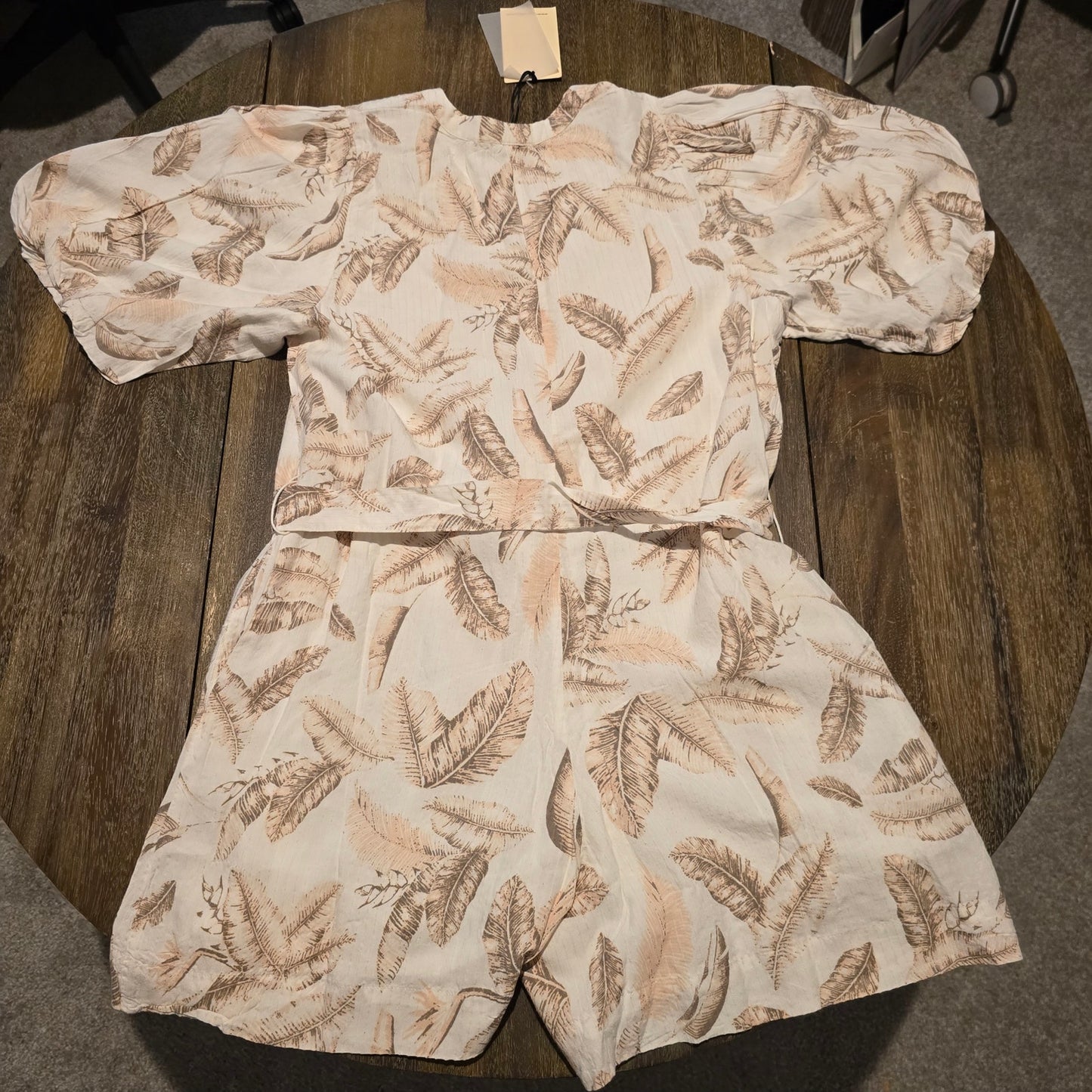 Elan Beige Feather Print Bubble Sleeve Romper Sz XS