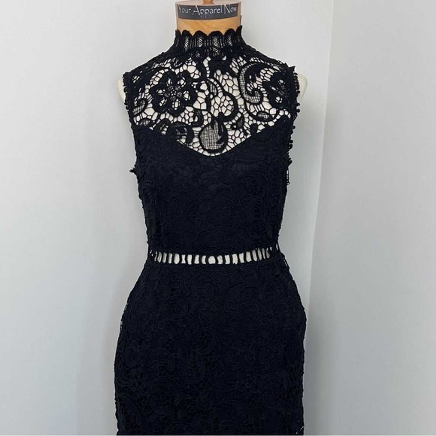 MAINSTRIP NWT Black Midi Cap Sleeves Lace Dress size Medium