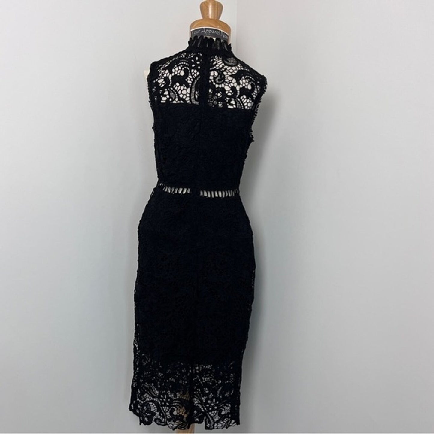 MAINSTRIP NWT Black Midi Cap Sleeves Lace Dress size Medium