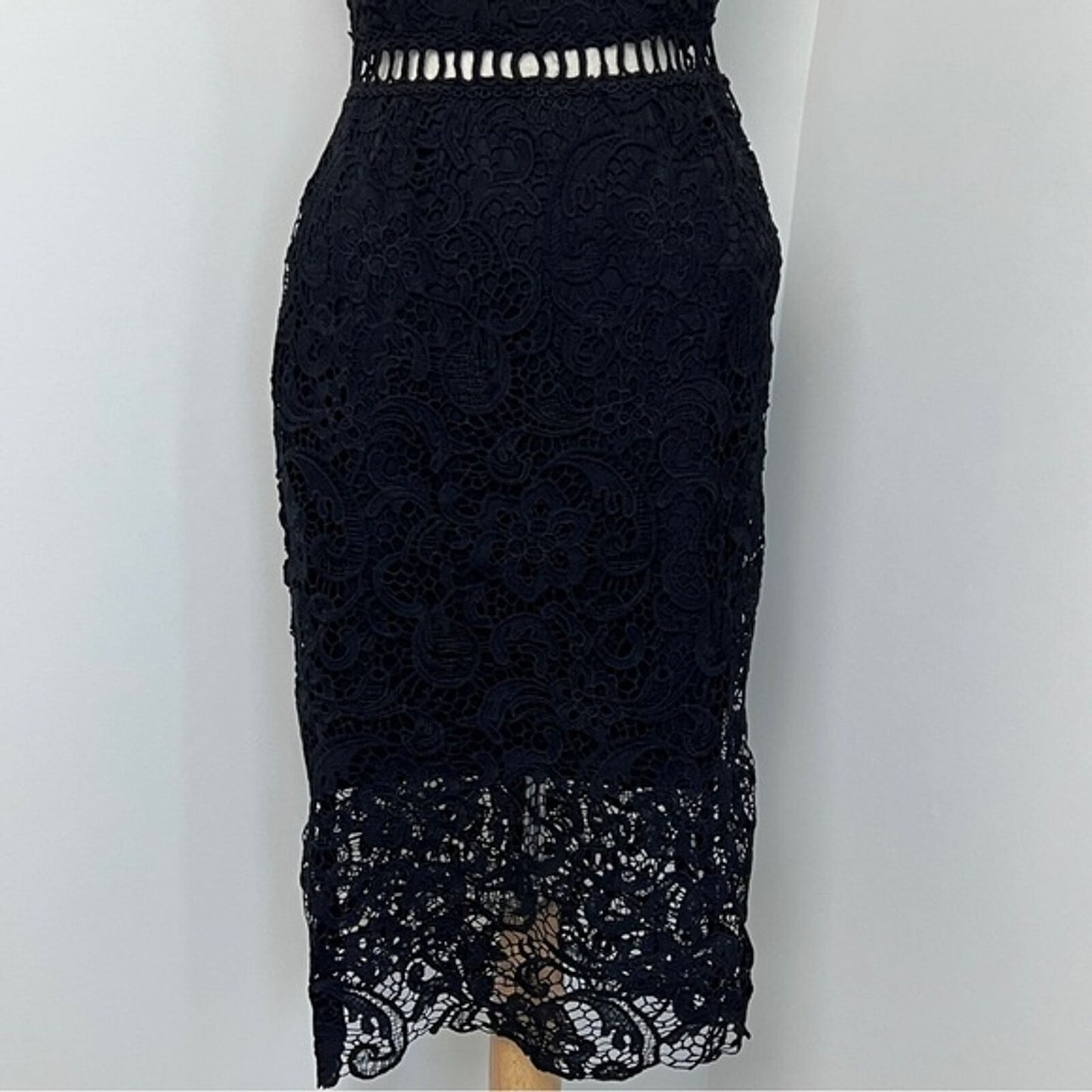 MAINSTRIP NWT Black Midi Cap Sleeves Lace Dress size Medium