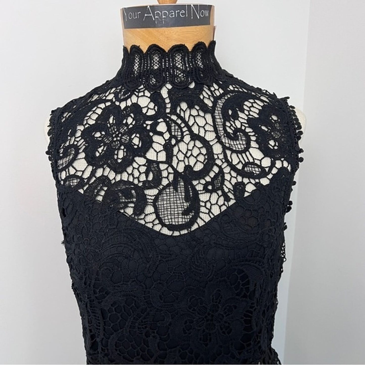 MAINSTRIP NWT Black Midi Cap Sleeves Lace Dress size Medium