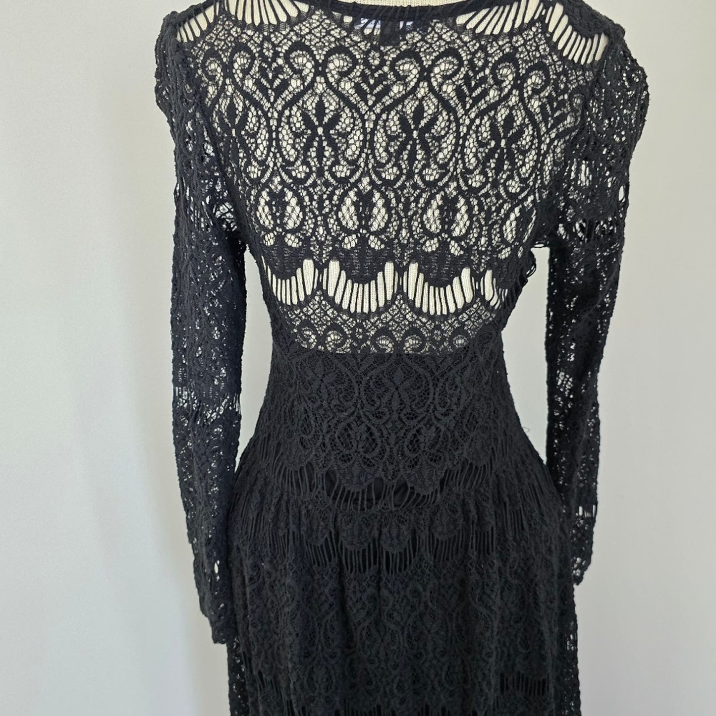 ASTRAS Black Lace Long Sleeves V Neck Maxi Dress Sz Small (620)