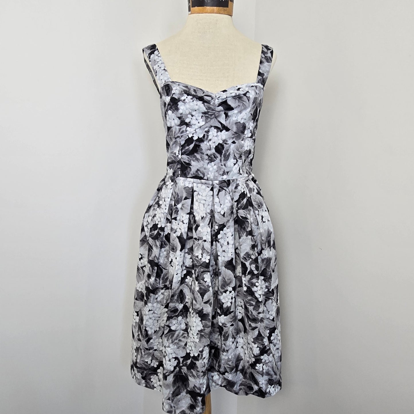 Talbots Black White Floral Sleeveless Sweetheart Neckline Mini Dress Sz 4P (636)