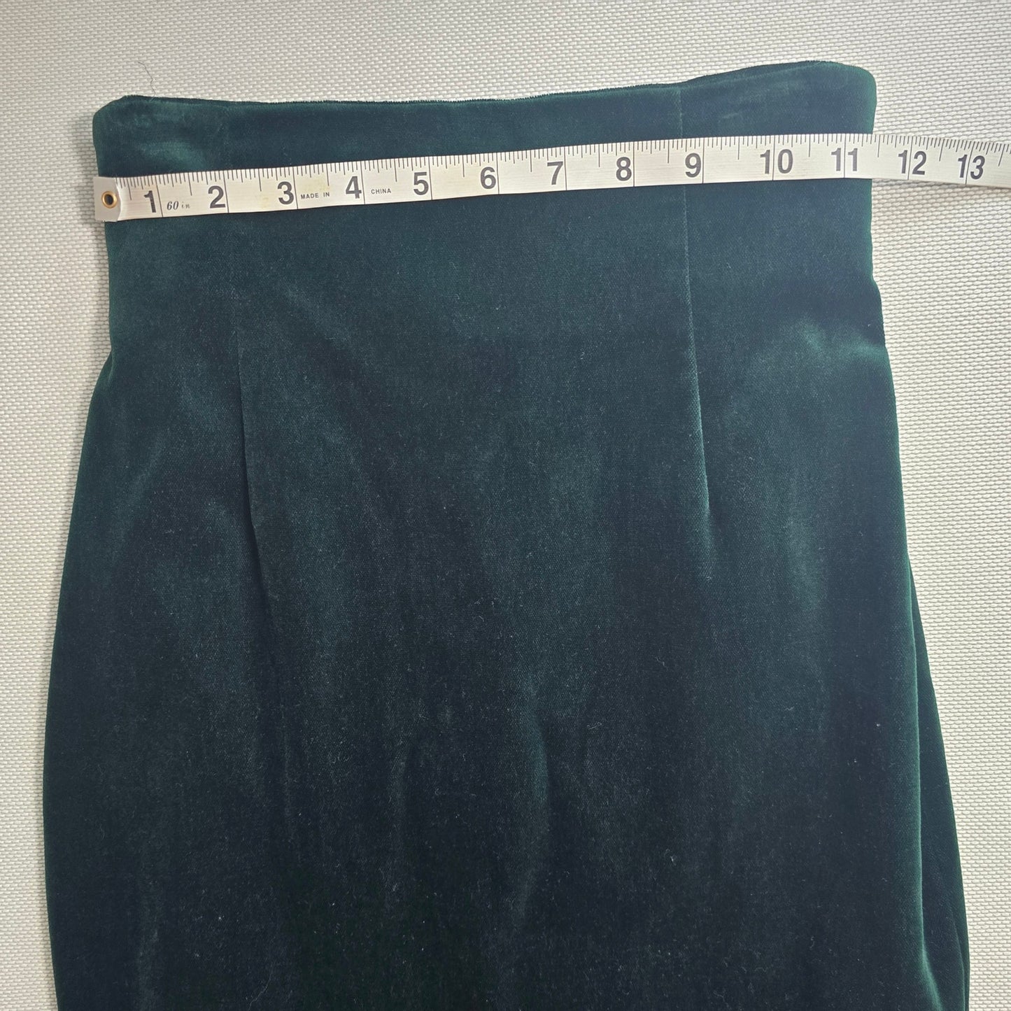 Laurel Vintage Green Velvet Pencil Skirt – High Rise, Lined, Size 34