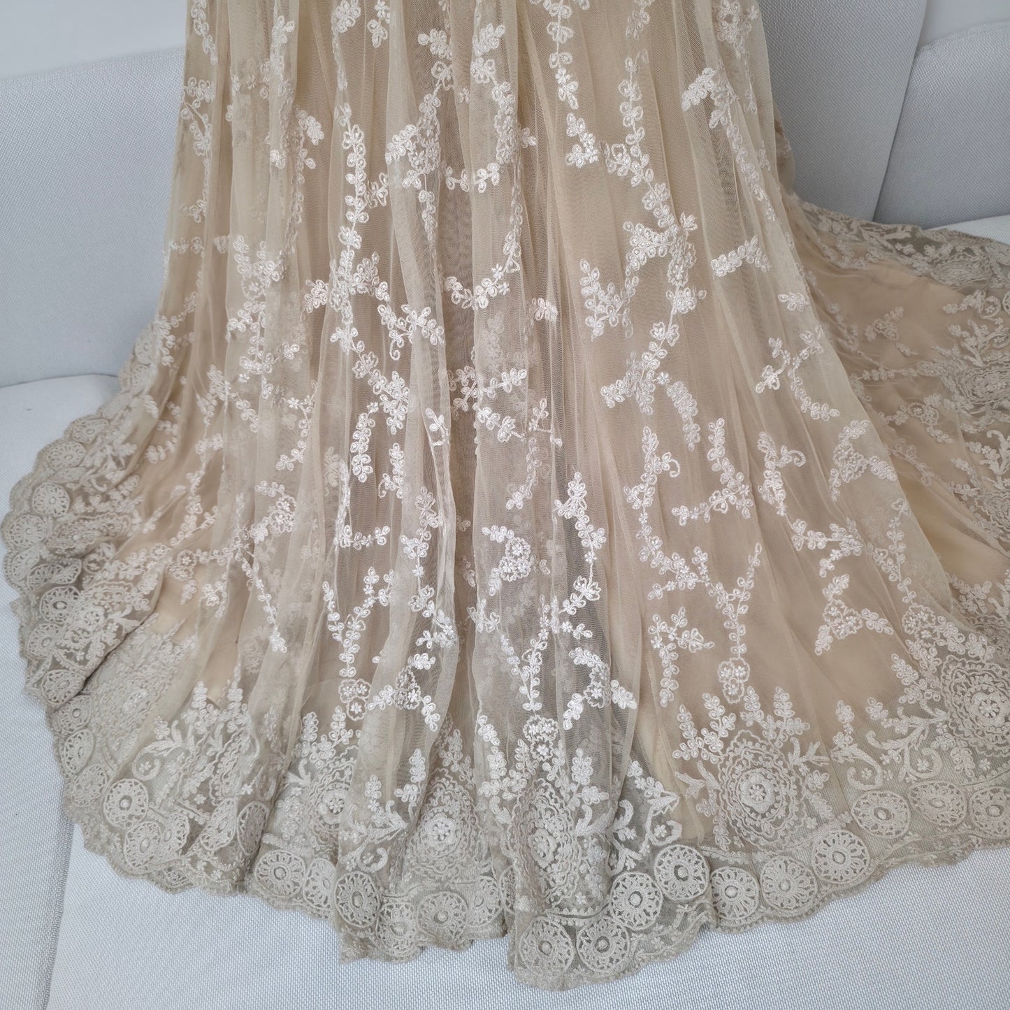 BHLDN Daisy Lace Halter Open Back Wedding Gown Champagne US 10 NWT