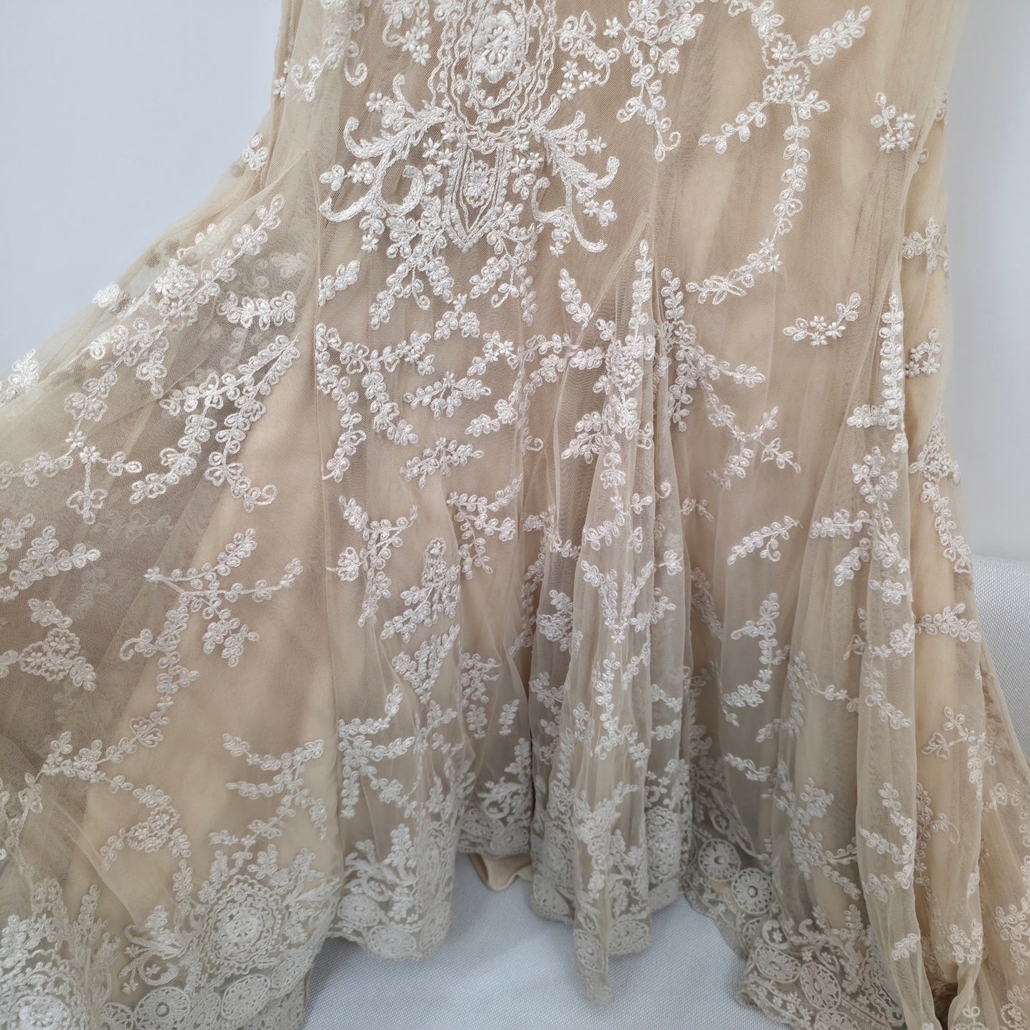 BHLDN Daisy Lace Halter Open Back Wedding Gown Champagne US 10 NWT