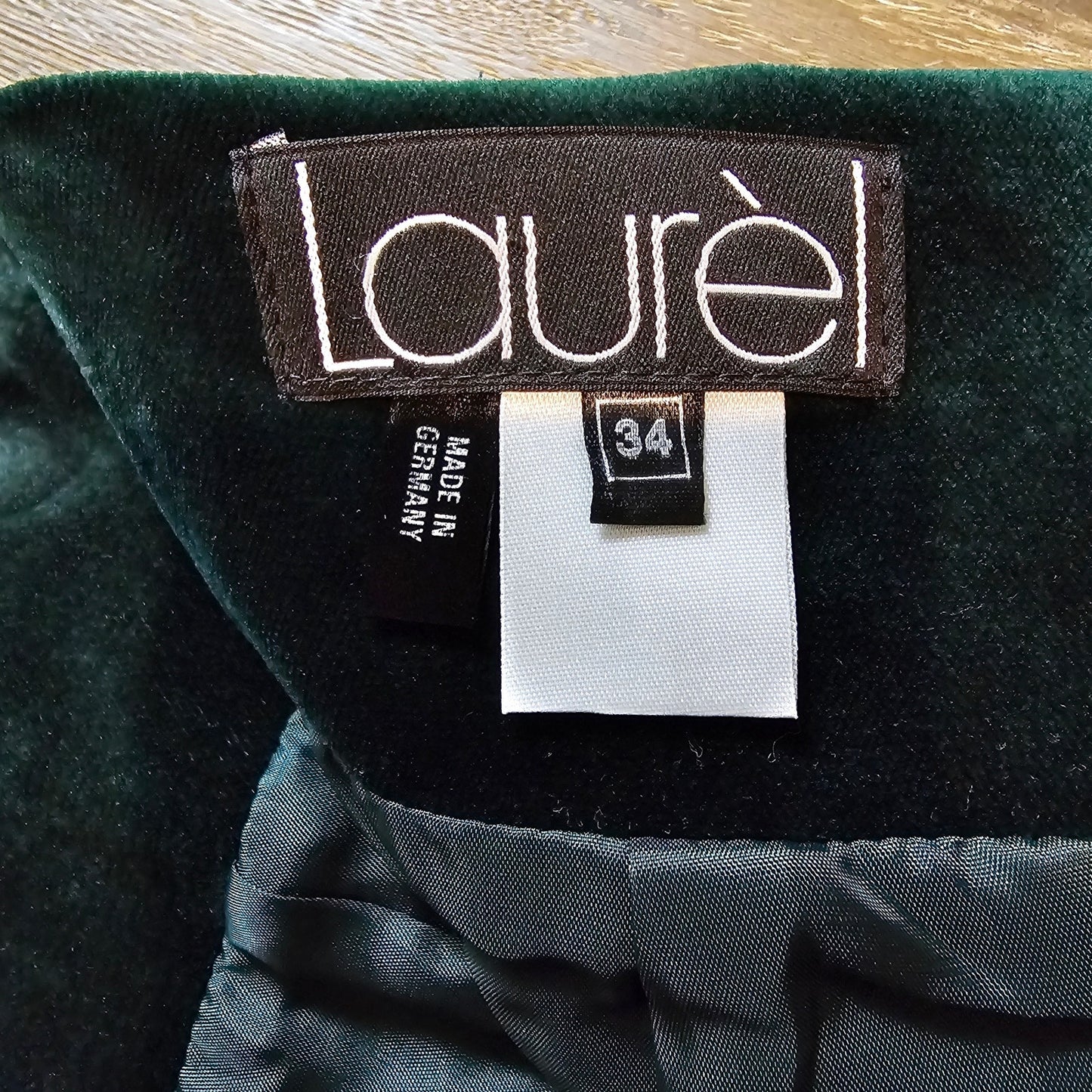 Laurel Vintage Green Velvet Pencil Skirt – High Rise, Lined, Size 34