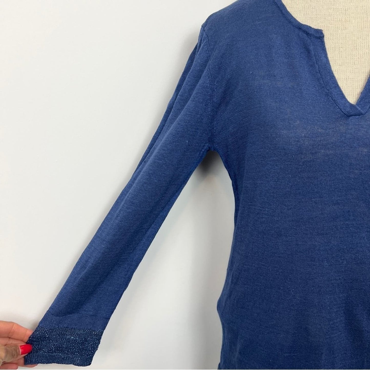 ALBERTOBINI Blue Linen Long Sleeve V Neck Top (165)