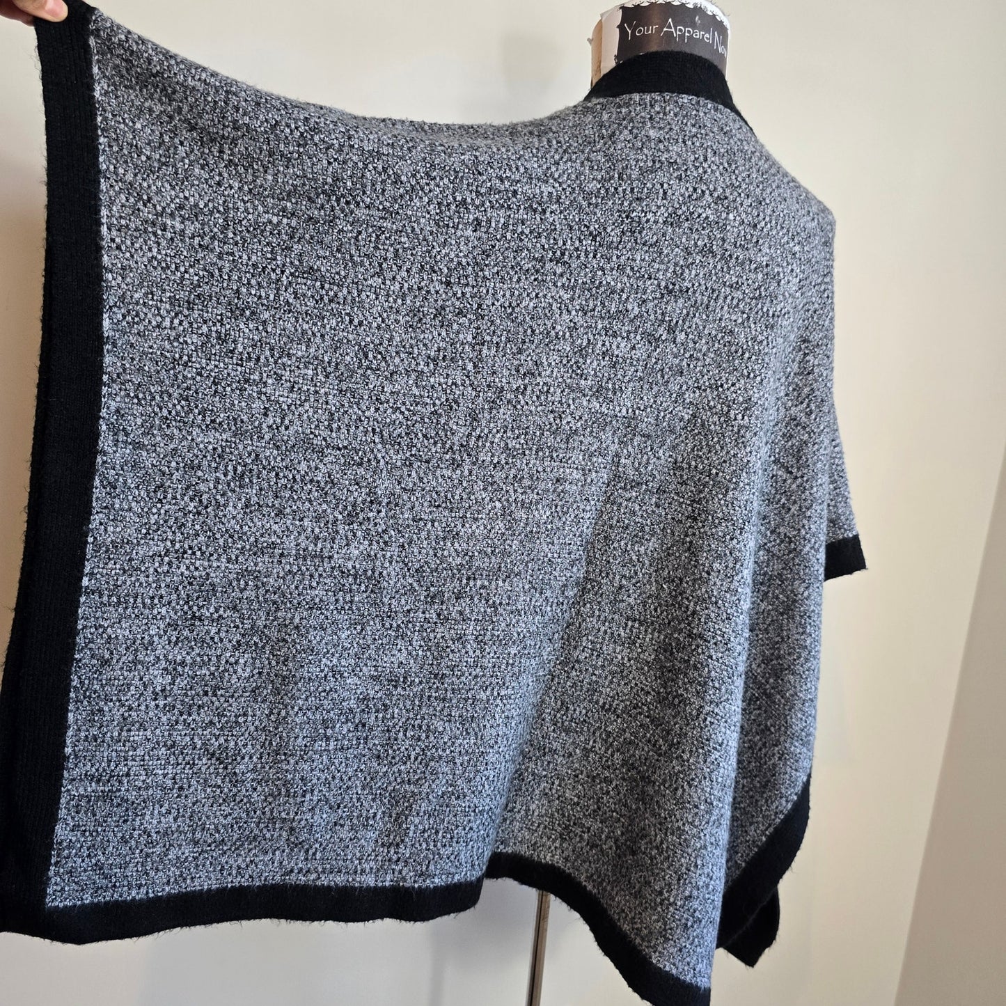 Calvin Klein Gray Black Open Knit Front Pockets Shawl Sz OneSize (775)