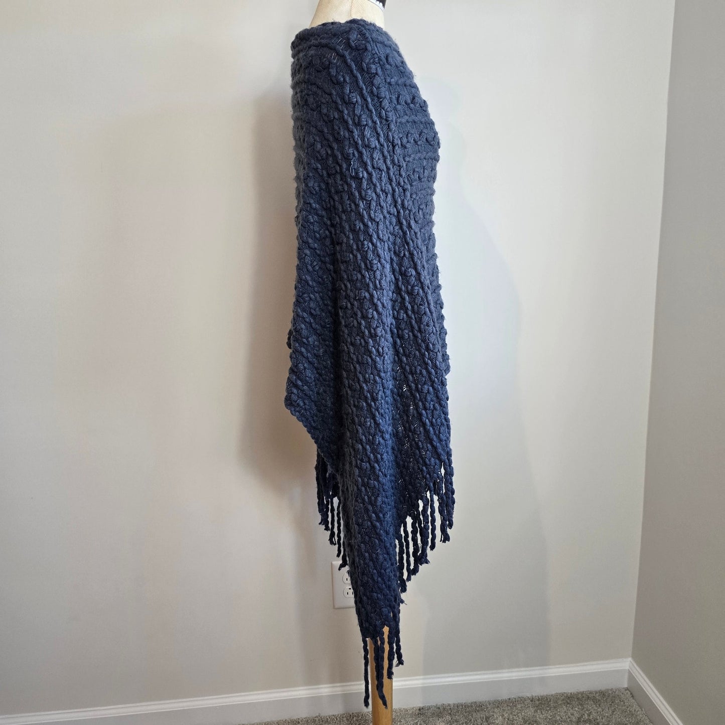 COCO+CARMEN Blue Knit Pullover Fringe Shawl Sz Onesize