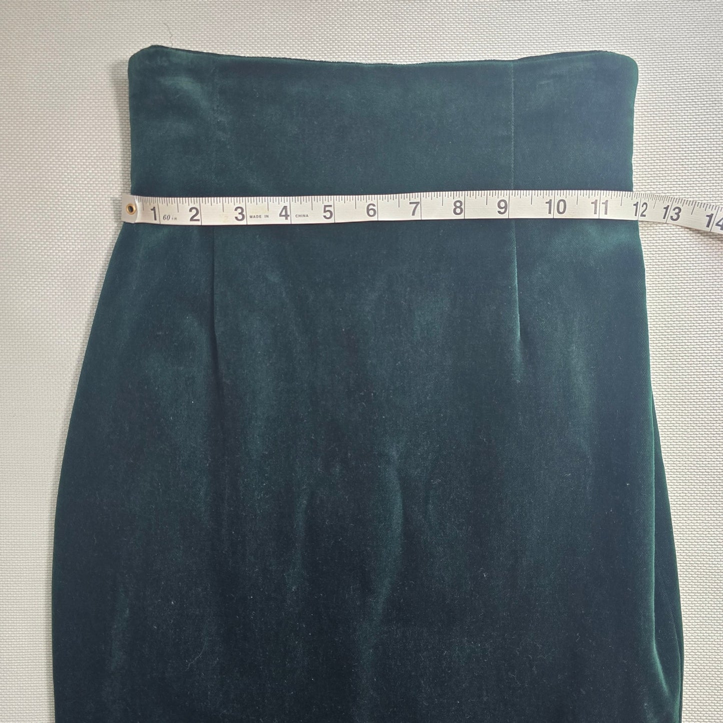 Laurel Vintage Green Velvet Pencil Skirt – High Rise, Lined, Size 34