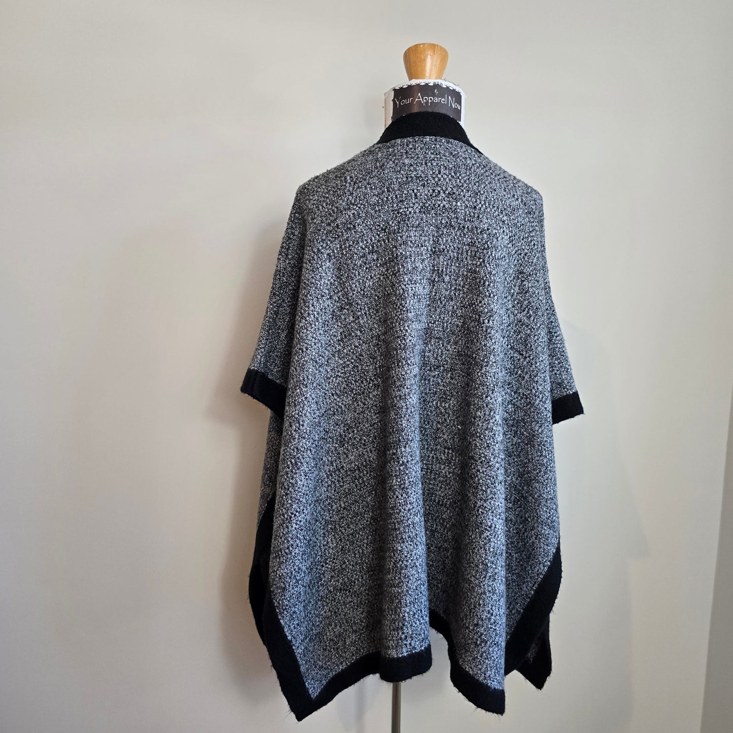 Calvin Klein Gray Black Open Knit Front Pockets Shawl Sz OneSize (775)