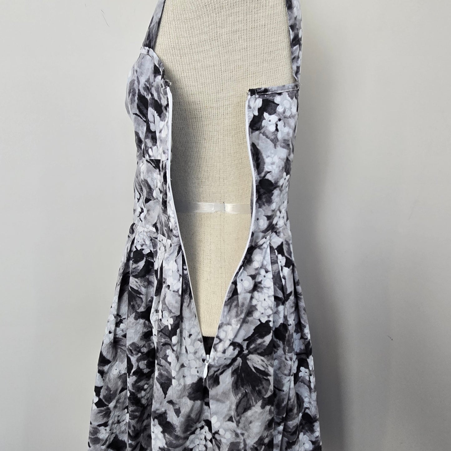 Talbots Black White Floral Sleeveless Sweetheart Neckline Mini Dress Sz 4P (636)