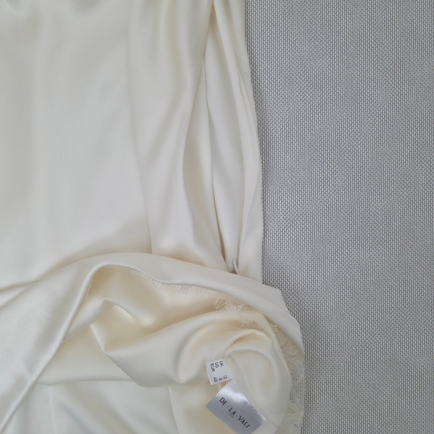 De La Vali Ivory Croissant Long-Sleeve Lace Wedding Mini Dress Sz 8 NWT