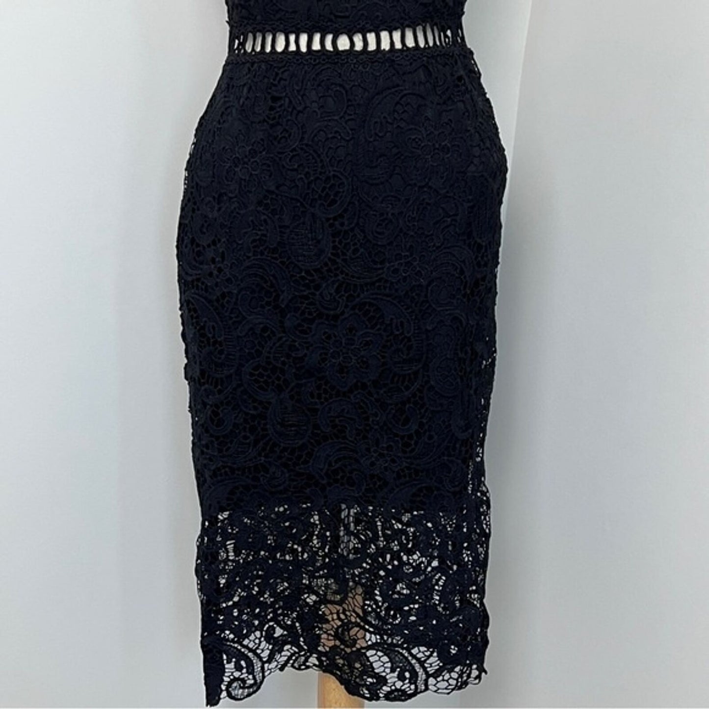 MAINSTRIP NWT Black Sleeveless Lace Midi Dress size Small (377)