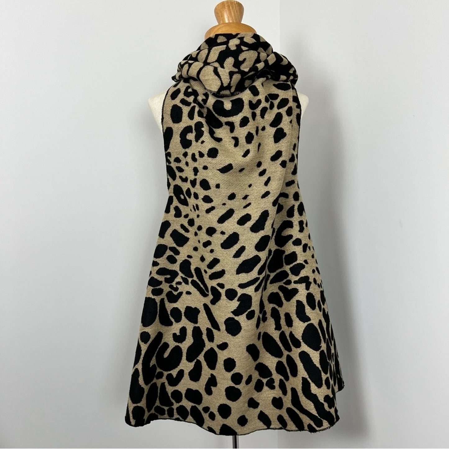 Women Tan & Black Leopard Animal Print Round Vest Reversible Soft Poncho Sz OS