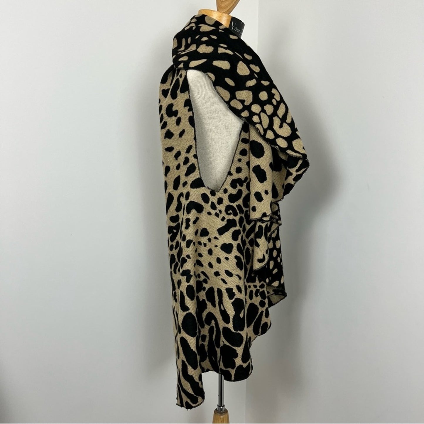 Women Tan & Black Leopard Animal Print Round Vest Reversible Soft Poncho Sz OS