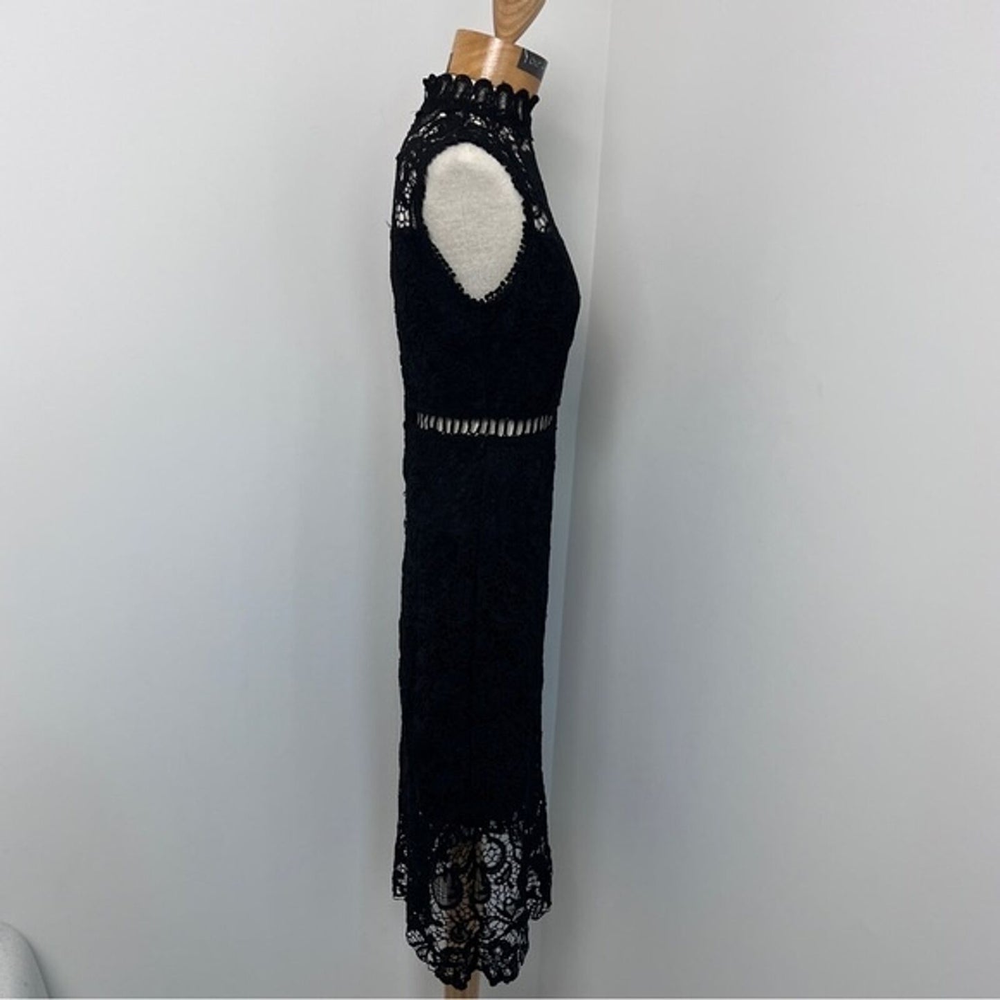 MAINSTRIP NWT Black Midi Cap Sleeves Lace Dress size Medium