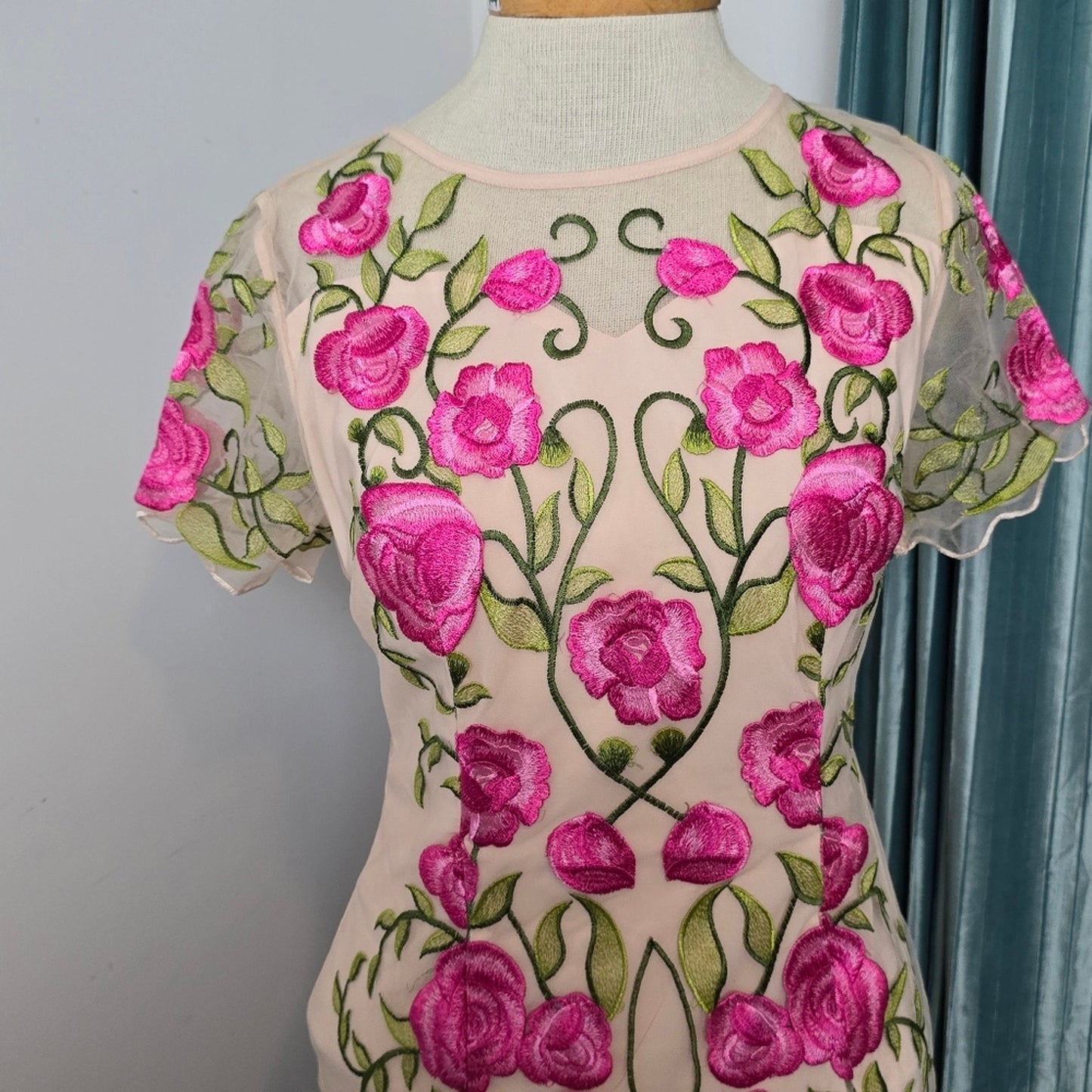 Laneiie Apricot Floral Short Sleeve Pleat Bottom Crew Midi Dress Sz Small (594)