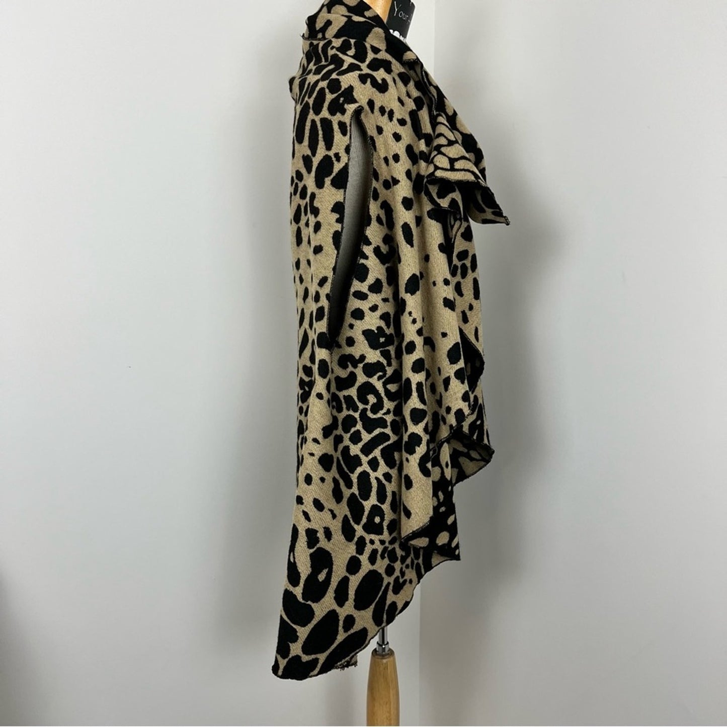 Women Tan & Black Leopard Animal Print Round Vest Reversible Soft Poncho Sz OS