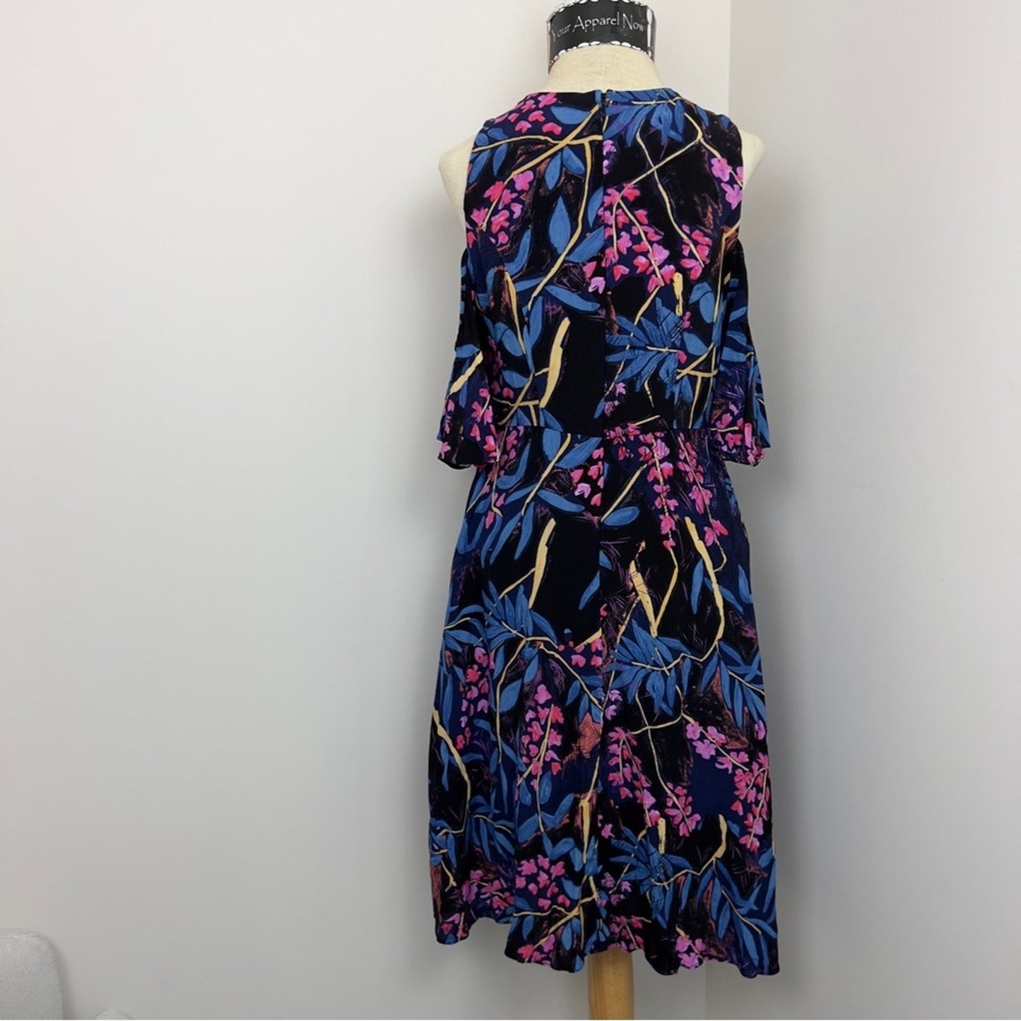 Anthropology Maeve Elia Floral Cold Shoulder Aline Midi Dress size 6 (102)