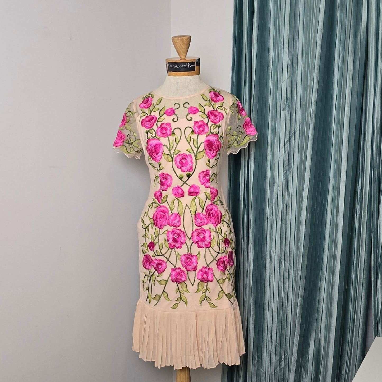 Laneiie Apricot Floral Short Sleeve Pleat Bottom Crew Midi Dress Sz Small (594)