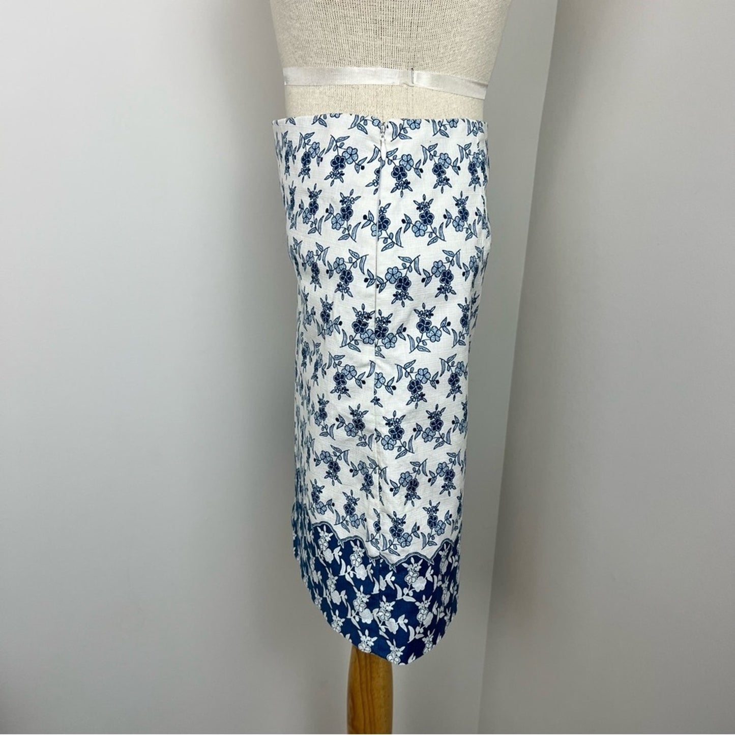 Loft Outlet White & Blue Short A-Line Side Zip Cotton Mini Skirt size 00P (82b)