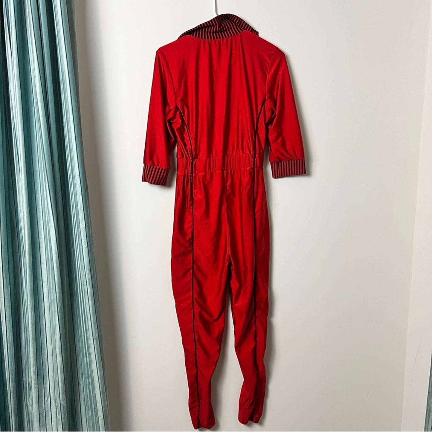 DesIgner ARIA Vintage Nylon Blend Jumpsuit Red w/Black Trim Lines Sz M (589)