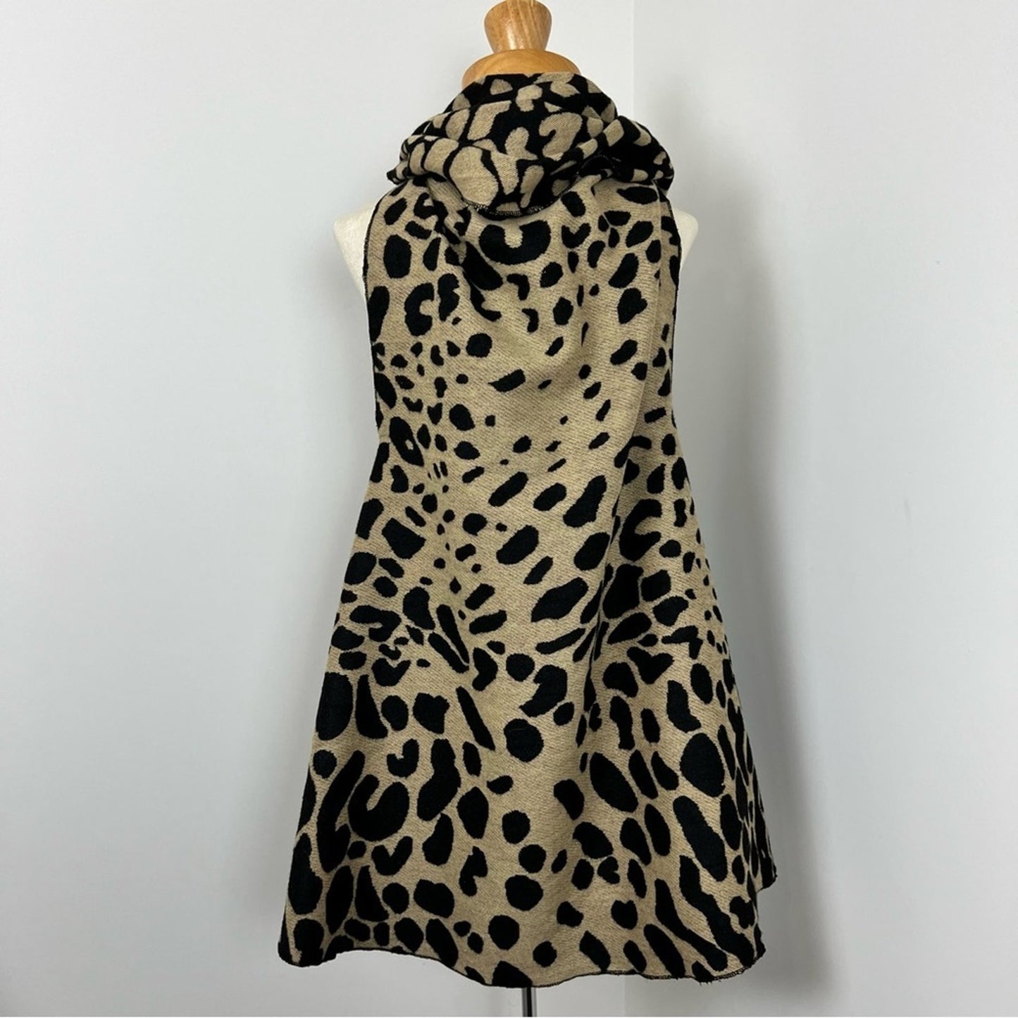 Women Tan & Black Leopard Animal Print Round Vest Reversible Soft Poncho Sz OS