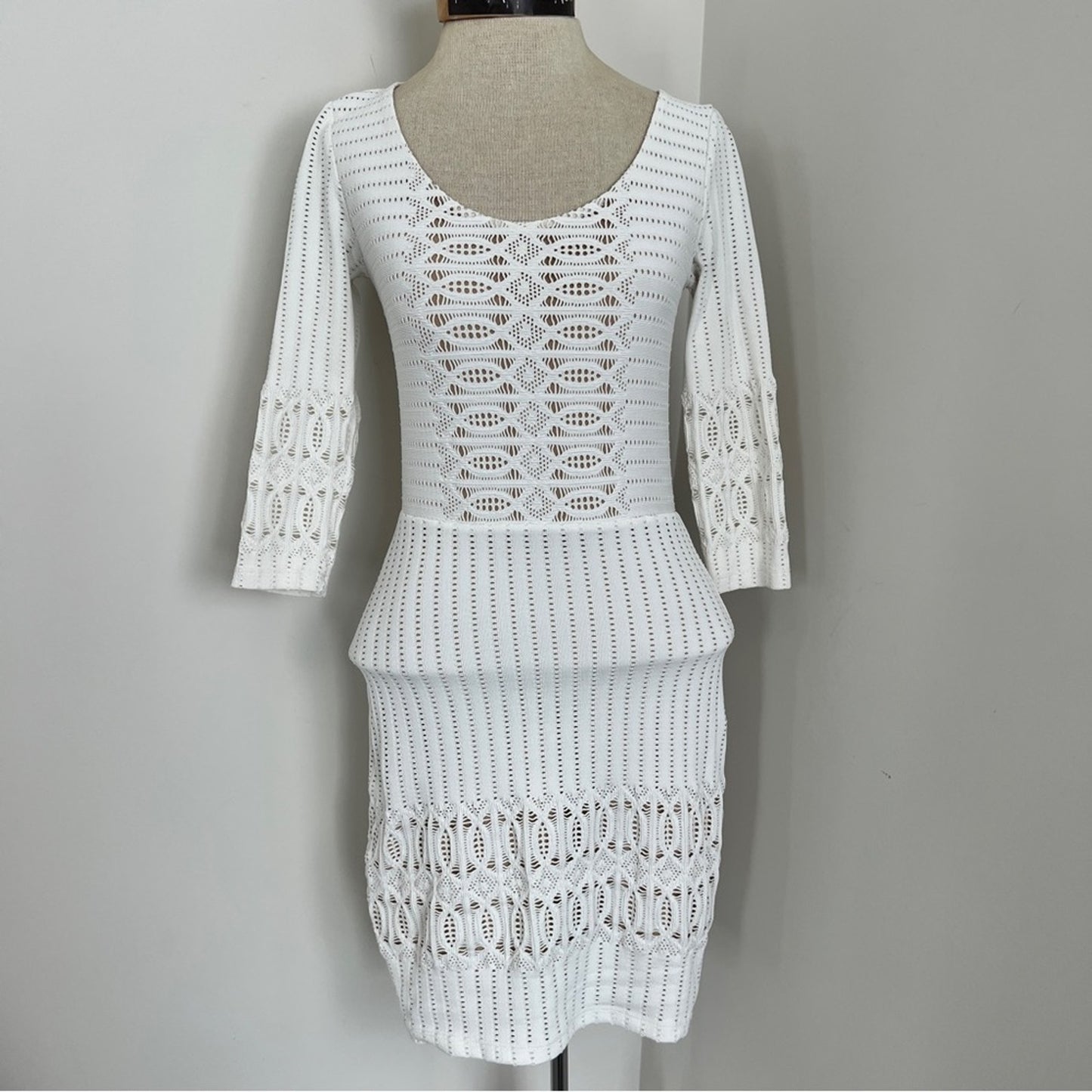 Revolve Nightcap Cream Ecru Spiral Lace Scoop Dress size 2 (423)