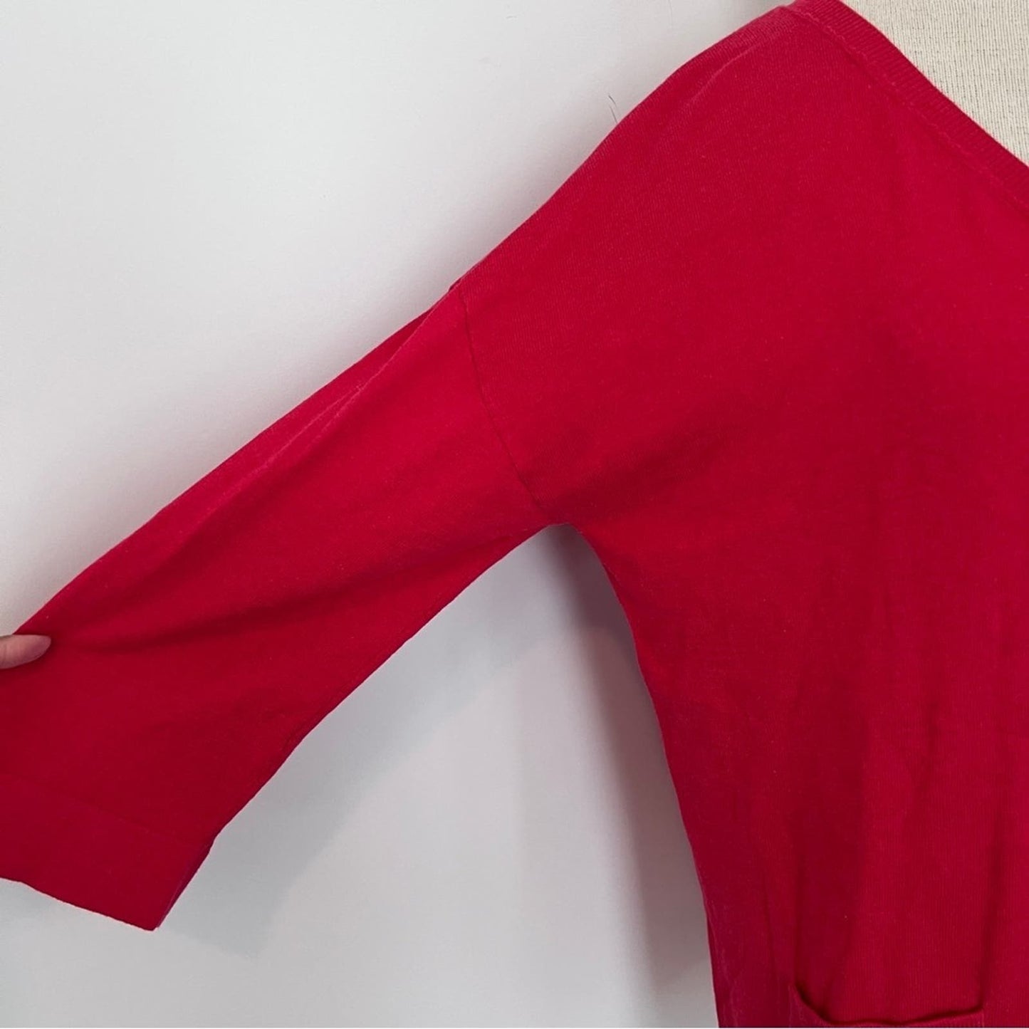 AUGUST SILK Red 3/4" Sleeve V-Neck Sweater size Large (403)