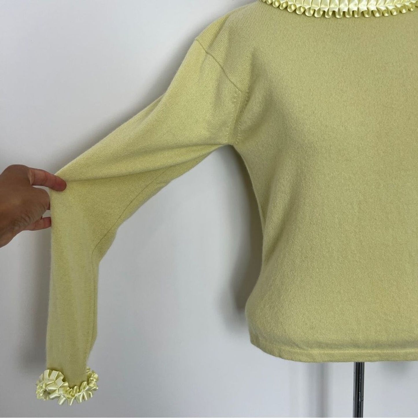 Valerie Louthan Lime Green Crew Ruffled Long Sleeve Cashmere Sweater (413)