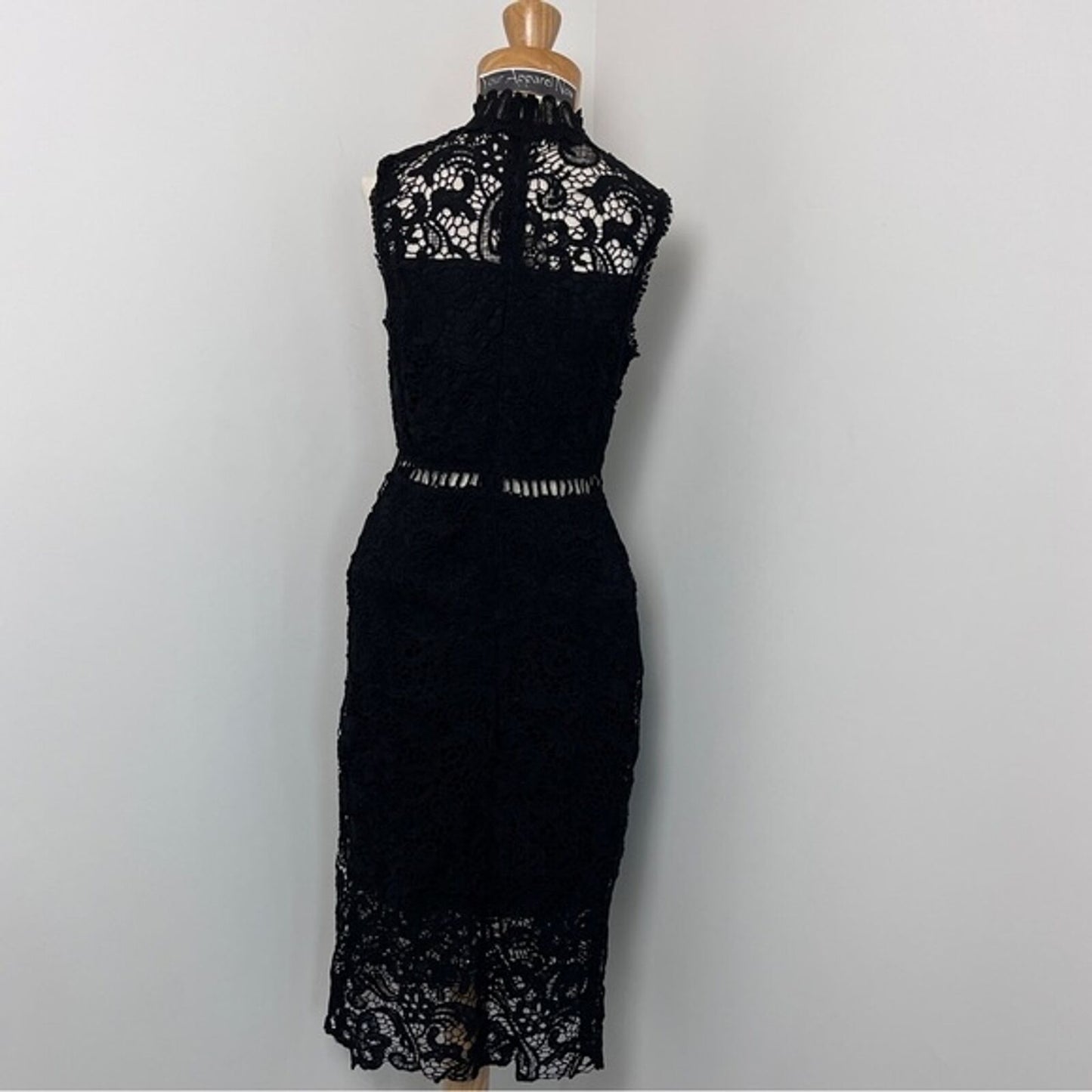 MAINSTRIP NWT Black Sleeveless Lace Midi Dress size Small (377)