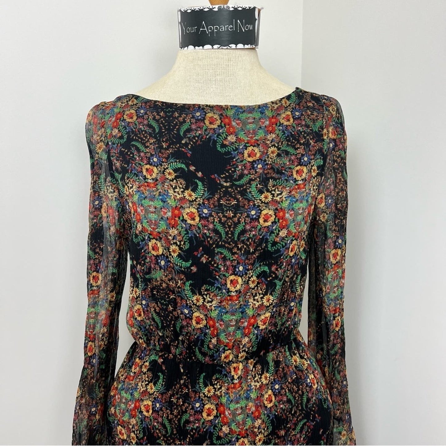 Alice & Olivia Black Floral Print Silk A-Line Long Sleeves size Small (142)