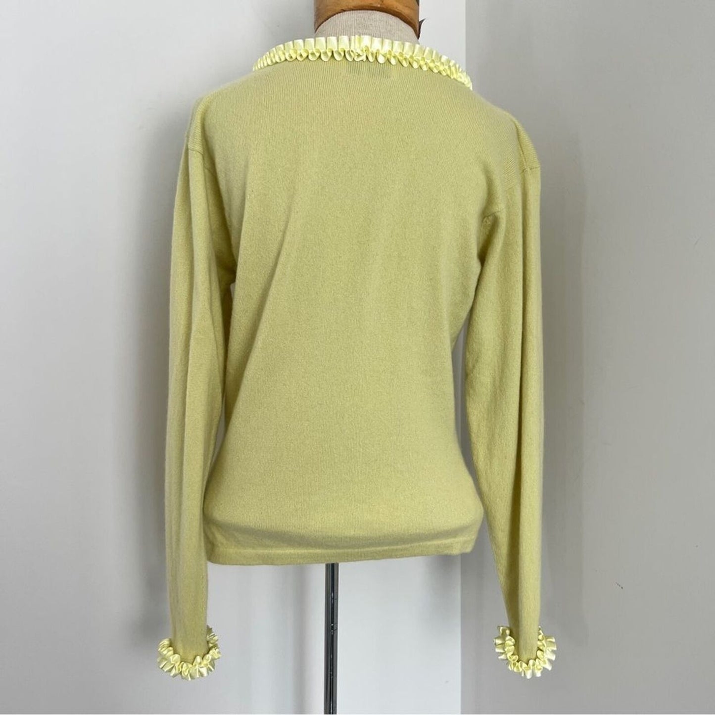 Valerie Louthan Lime Green Crew Ruffled Long Sleeve Cashmere Sweater (413)